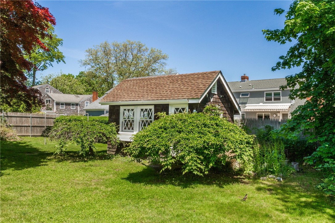 11 Shields Street Newport, RI 02840 - Photo 4 of 33