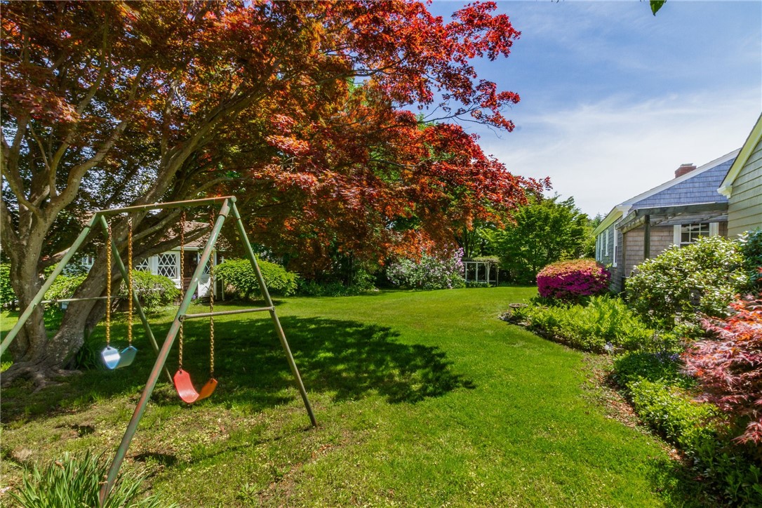 11 Shields Street Newport, RI 02840 - Photo 8 of 33