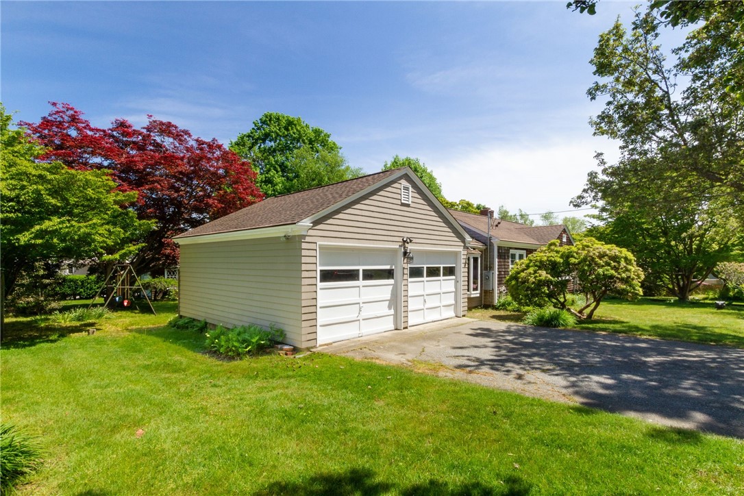 11 Shields Street Newport, RI 02840 - Photo 9 of 33