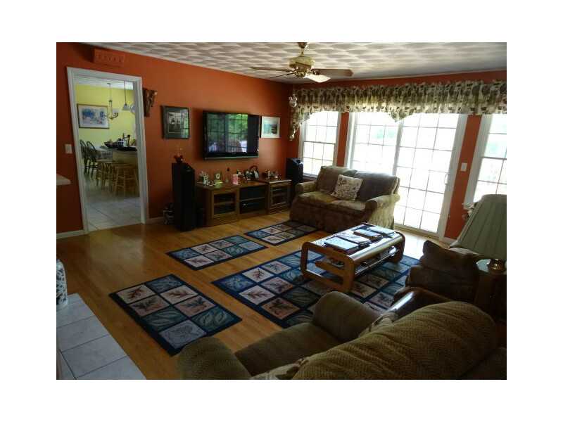 17 Kiley Way Coventry, RI 02816 - Photo 18 of 24 Den/Family/Great Room.