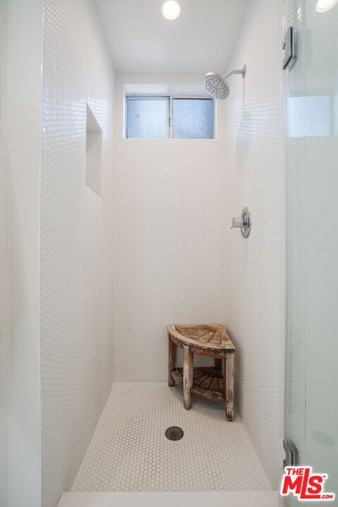 2808 Arizona Avenue, Unit 3 Santa Monica, CA 90404 - Photo 11 of 20 a bathroom with a sink