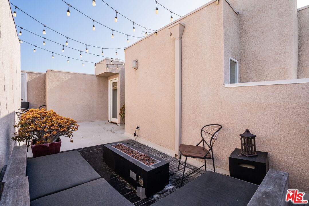 2808 Arizona Avenue, Unit 3 Santa Monica, CA 90404 - Photo 17 of 20 a living room with furniture and a chandelier