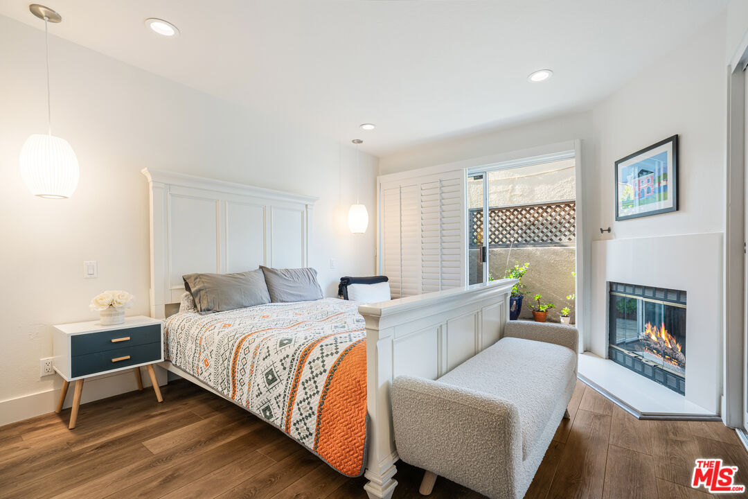 2808 Arizona Avenue, Unit 3 Santa Monica, CA 90404 - Photo 8 of 20 a bedroom with a bed and a couch