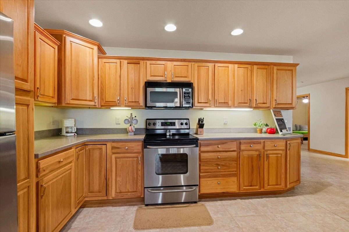 1848-2 East 20th Court, Unit 2402 Arkdale, WI 54613 - Photo 17 of 53