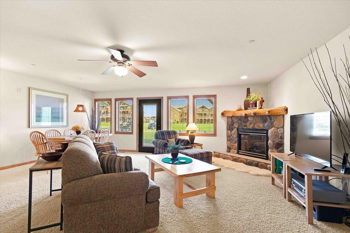 1848-2 East 20th Court, Unit 2402 Arkdale, WI 54613 - Photo 4 of 53