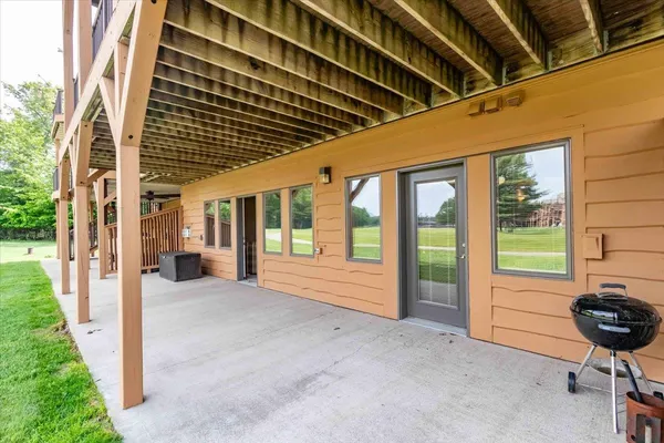 $282,000 | 1848-2 East 20th Court, Unit 2402, Arkdale, WI 54613