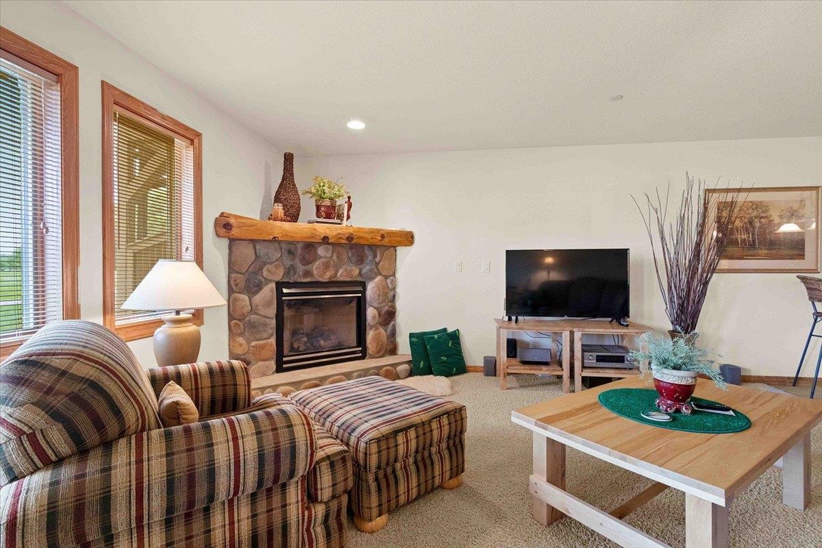 1848-2 East 20th Court, Unit 2402 Arkdale, WI 54613 - Photo 6 of 53