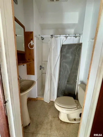 $36,000 | 211 West Liberty Street, Table Grove, IL 61482