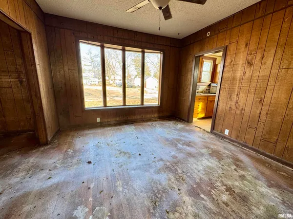 $36,000 | 211 West Liberty Street, Table Grove, IL 61482