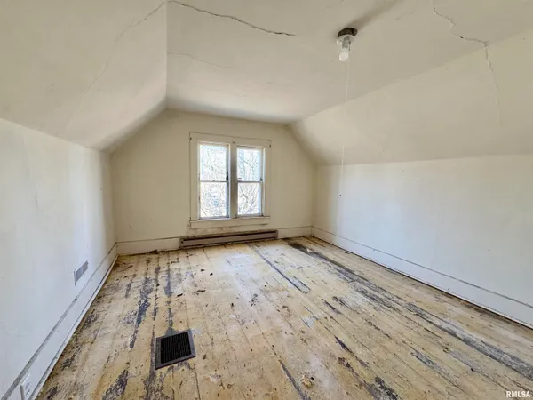 $36,000 | 211 West Liberty Street, Table Grove, IL 61482