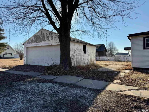 $36,000 | 211 West Liberty Street, Table Grove, IL 61482