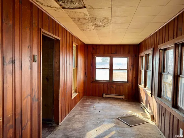 $36,000 | 211 West Liberty Street, Table Grove, IL 61482