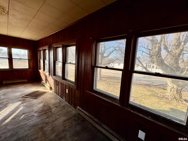 $36,000 | 211 West Liberty Street, Table Grove, IL 61482