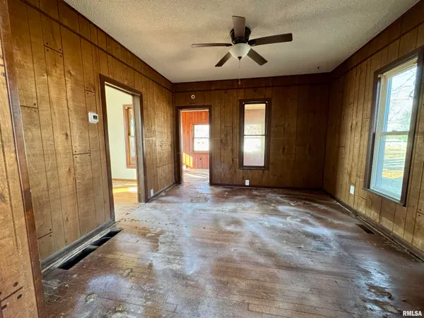 $36,000 | 211 West Liberty Street, Table Grove, IL 61482