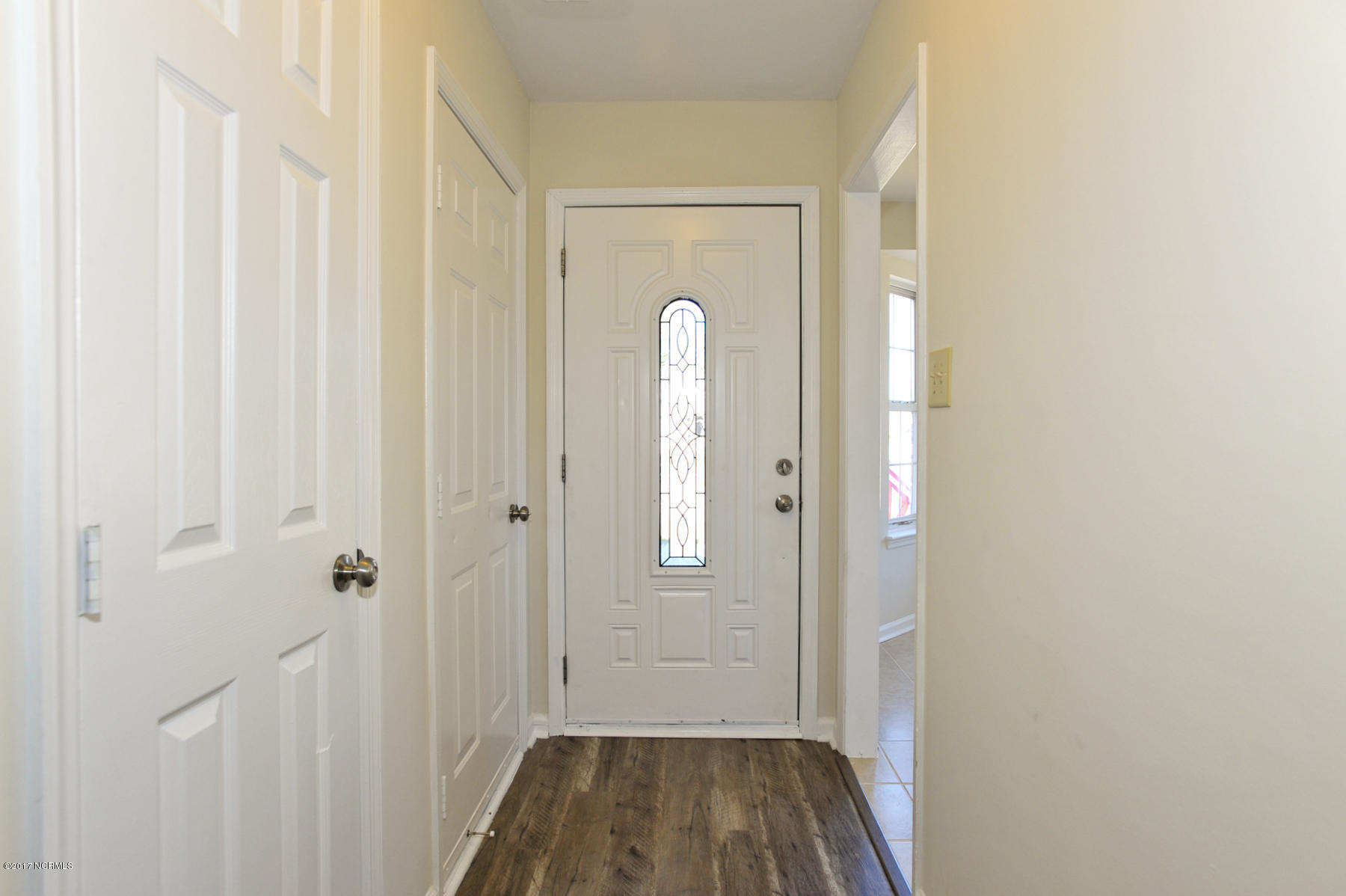 2050 Derby Run Road Jacksonville, NC 28546 - Photo 4 of 28 024 Foyer