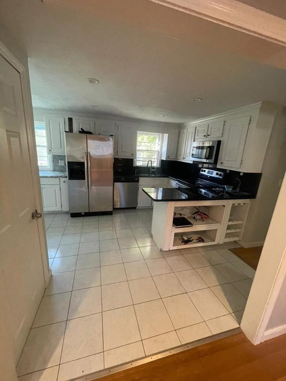 952 Head Of Bay Road Duxbury, MA 02332 - Photo 4 of 12 Gallery Image 4
