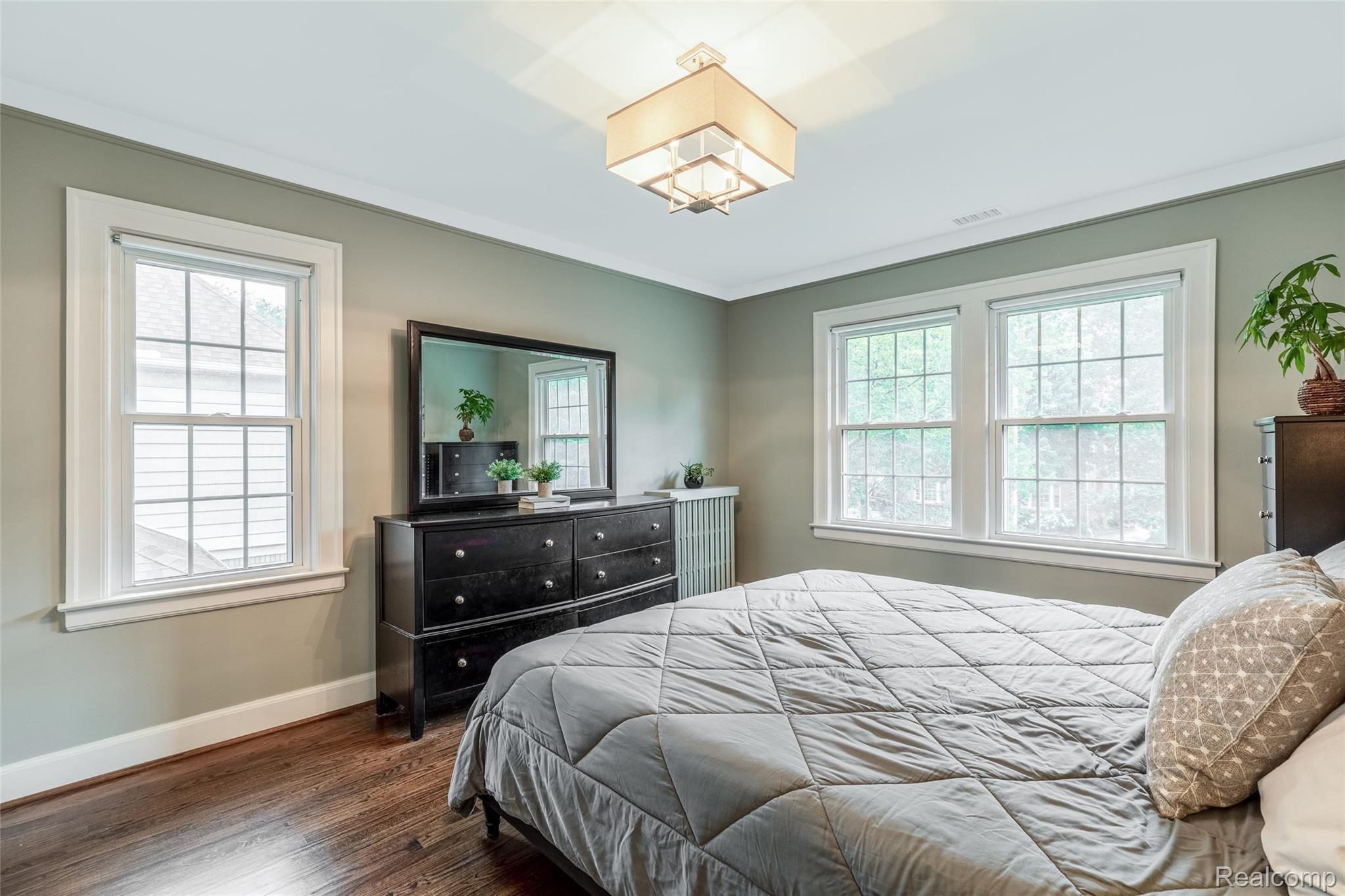 1349 Harvard Road Grosse Pointe, MI 48230 - Photo 26 of 40 Master Bedroom
