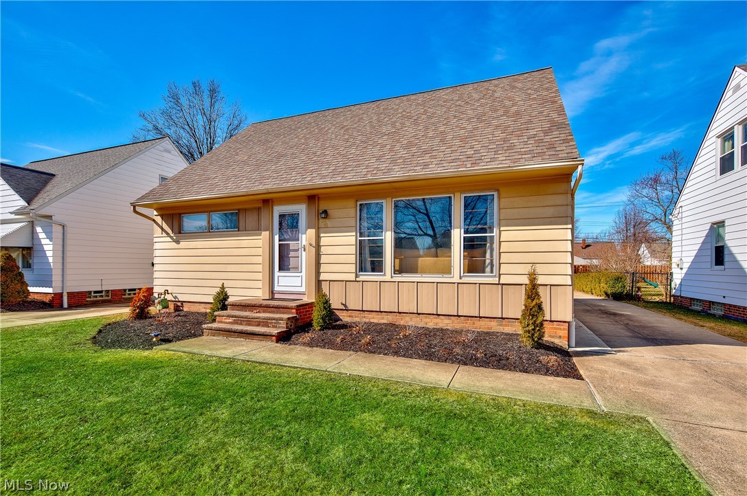372 Clarmont Road Willowick, OH 44095 - Photo 1 of 33 Gallery Image 1