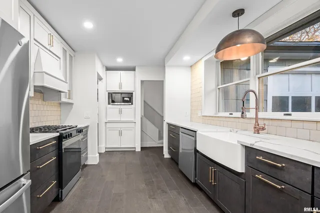 $419,000 | 204 Greenwood Avenue, Bettendorf, IA 52722