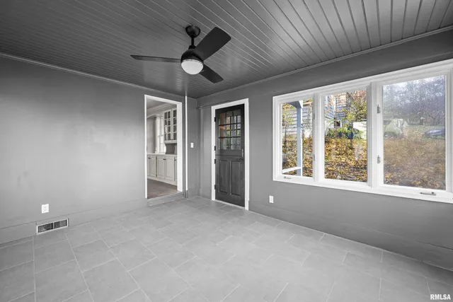 $419,000 | 204 Greenwood Avenue, Bettendorf, IA 52722