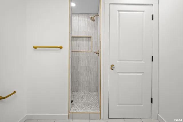 $419,000 | 204 Greenwood Avenue, Bettendorf, IA 52722