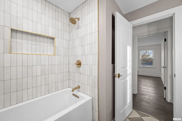 $419,000 | 204 Greenwood Avenue, Bettendorf, IA 52722