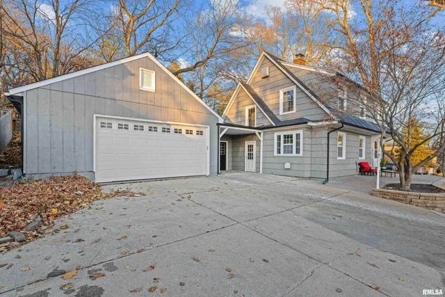 $419,000 | 204 Greenwood Avenue, Bettendorf, IA 52722