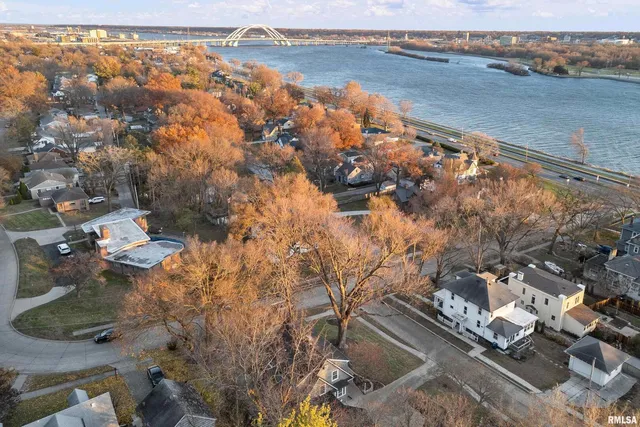 $419,000 | 204 Greenwood Avenue, Bettendorf, IA 52722