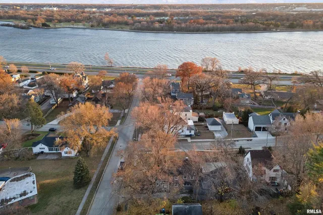 $419,000 | 204 Greenwood Avenue, Bettendorf, IA 52722