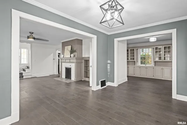 $419,000 | 204 Greenwood Avenue, Bettendorf, IA 52722