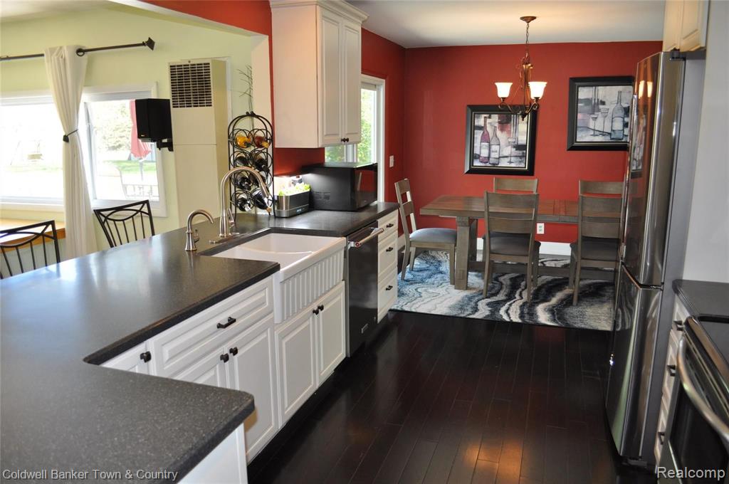 5675 Pinckney Road Howell, MI 48843 - Photo 9 of 36