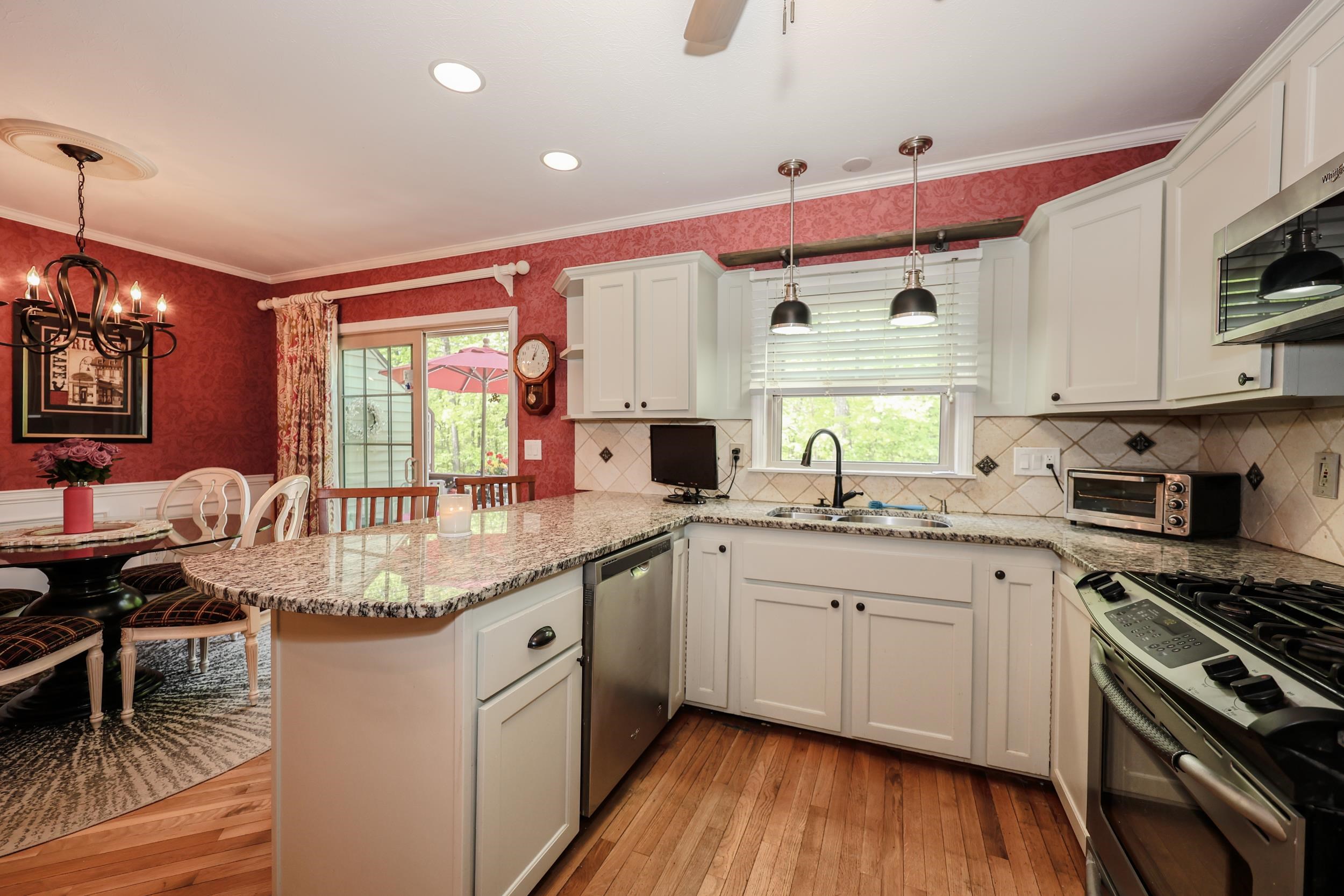 31 Stanstead Place Nashua, NH 03063 - Photo 7 of 42