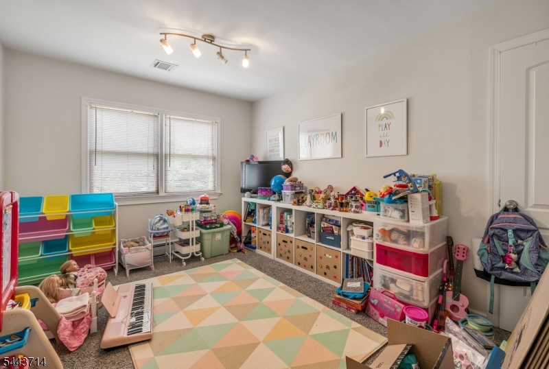 69 Prospect Street Paramus, NJ 07652 - Photo 10 of 15