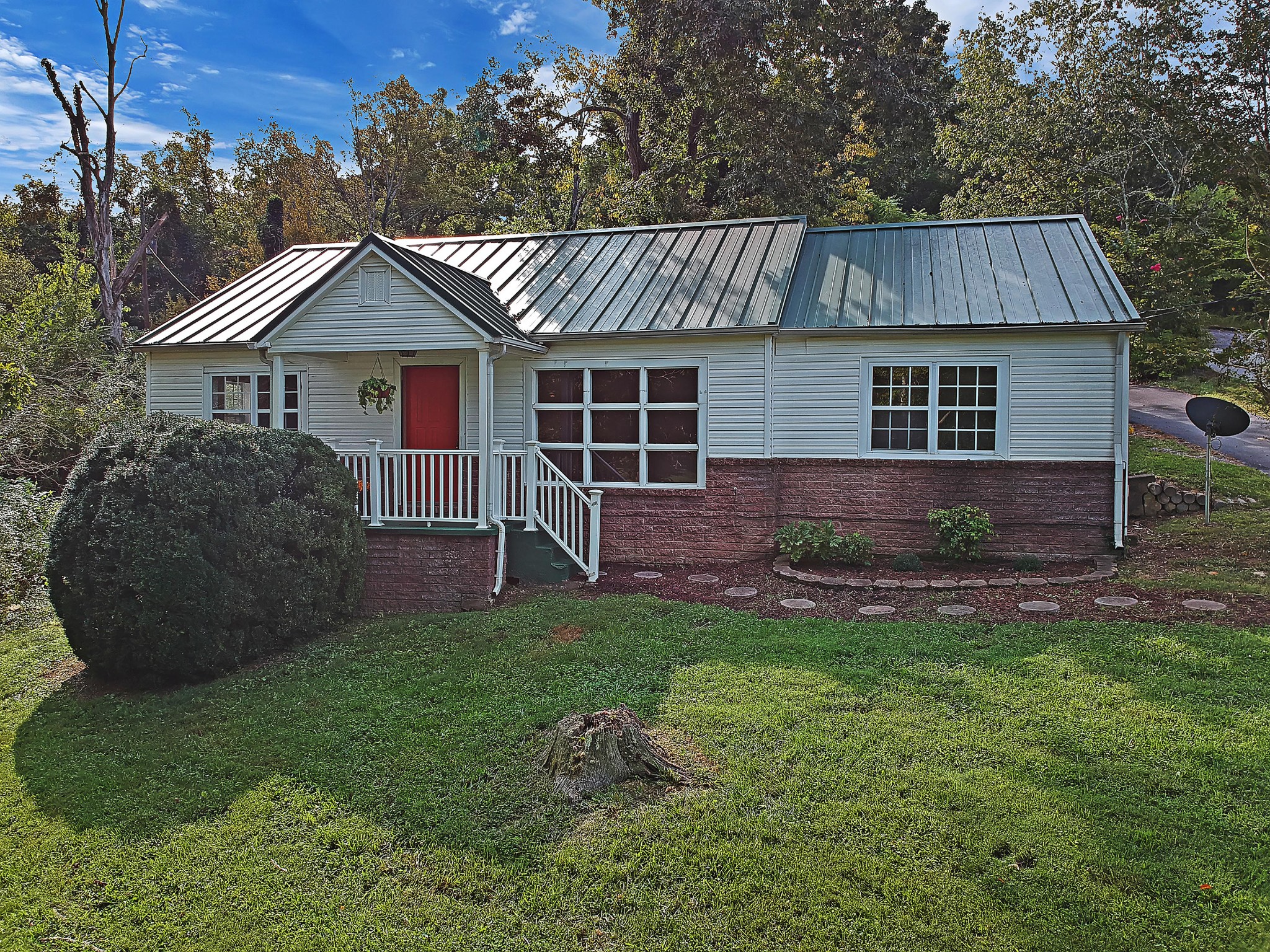 822 Deaderick Road Knoxville, TN 37920 - Photo 2 of 24 Gallery Image 2