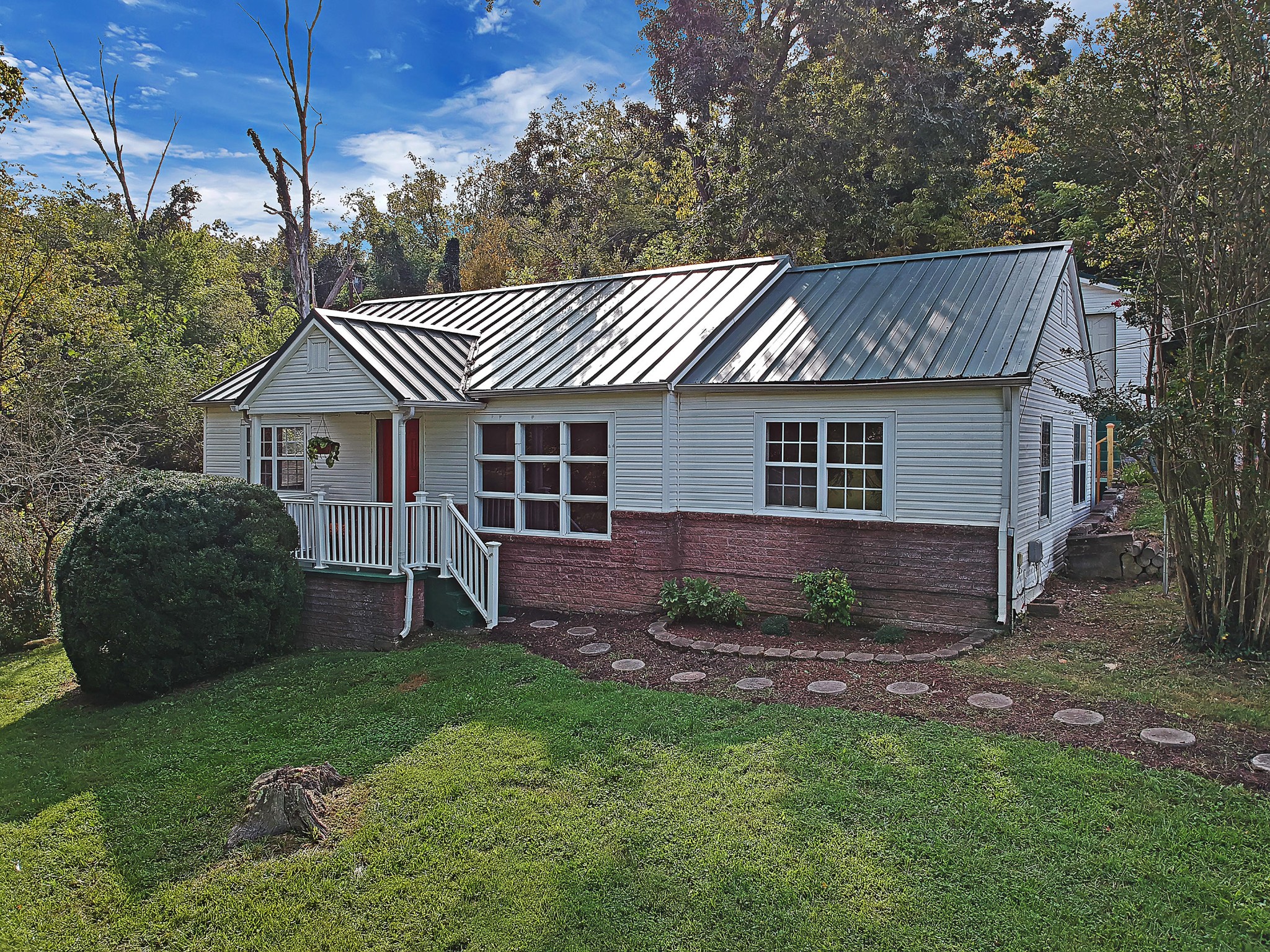 822 Deaderick Road Knoxville, TN 37920 - Photo 3 of 24 Gallery Image 3