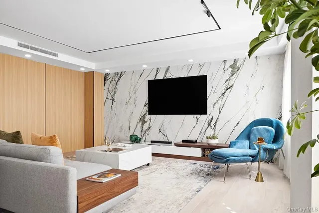 $810,000 | 40-22 61st Street, Unit 3N | Woodside