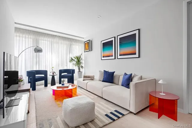 $810,000 | 40-22 61st Street, Unit 3N | Woodside