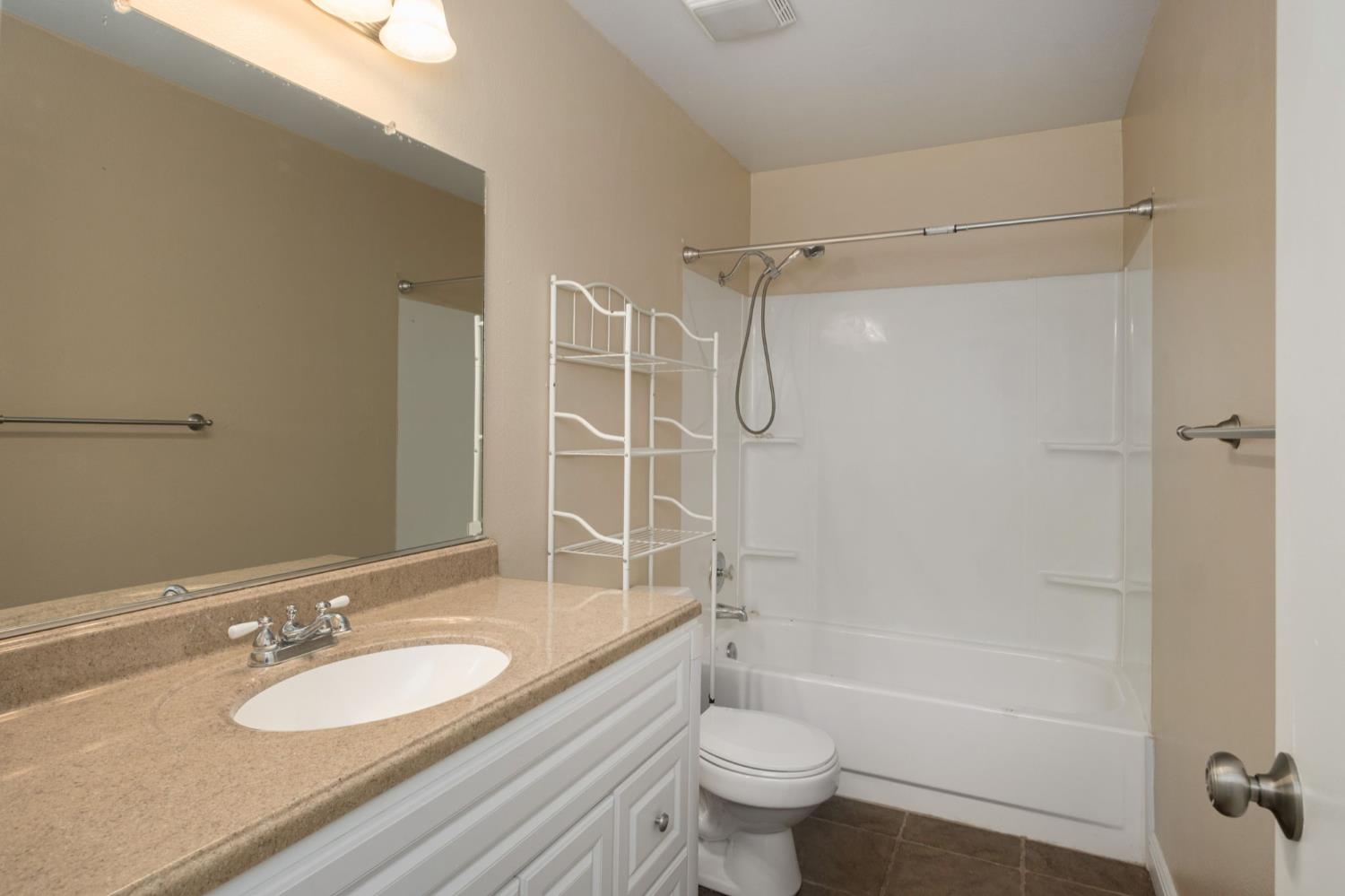 3237 Renn Avenue Clovis, CA 93611 - Photo 28 of 39 Gallery Image 28