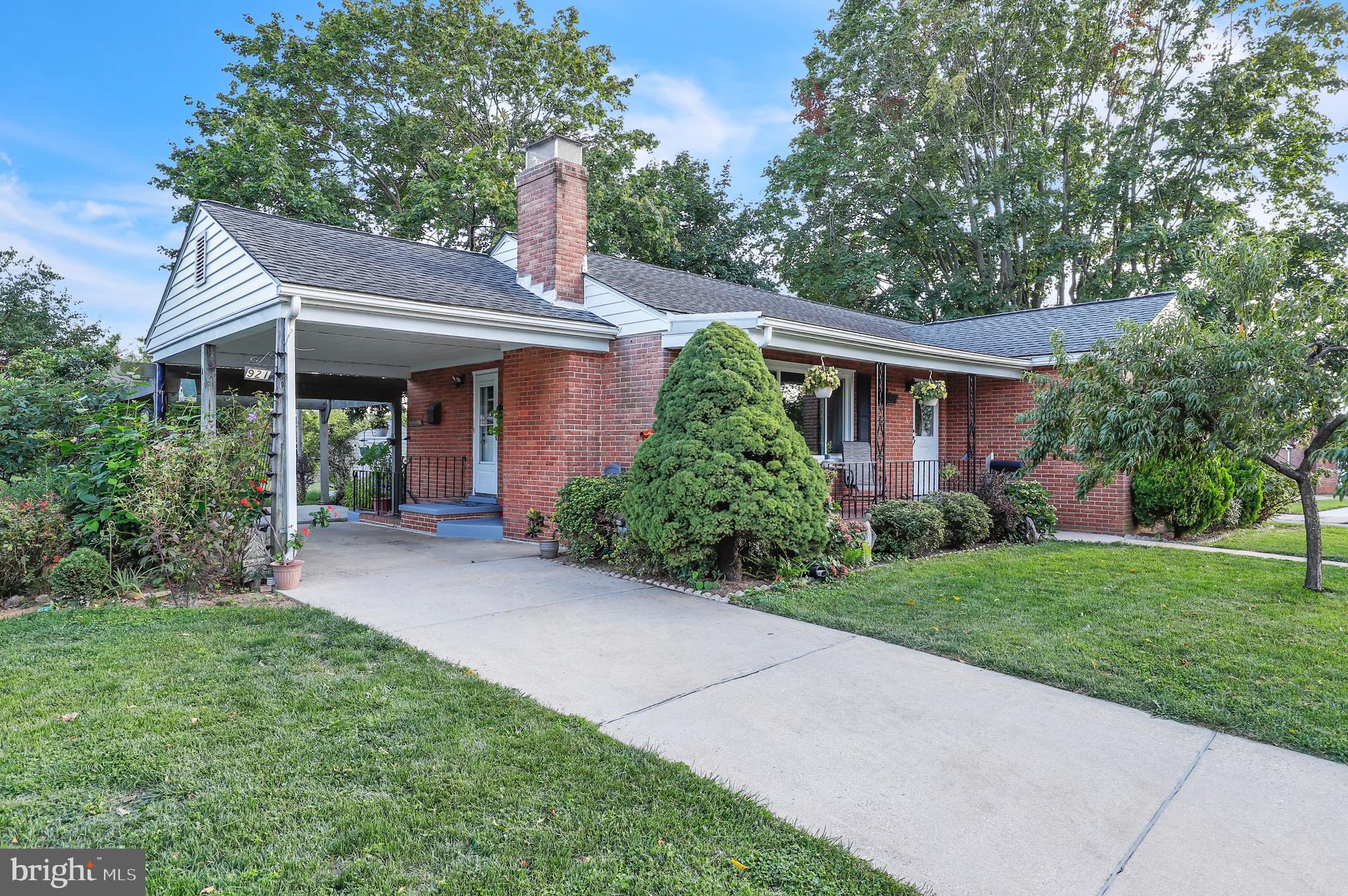 921 Shawnee Drive Frederick, MD 21701 - Photo 3 of 32