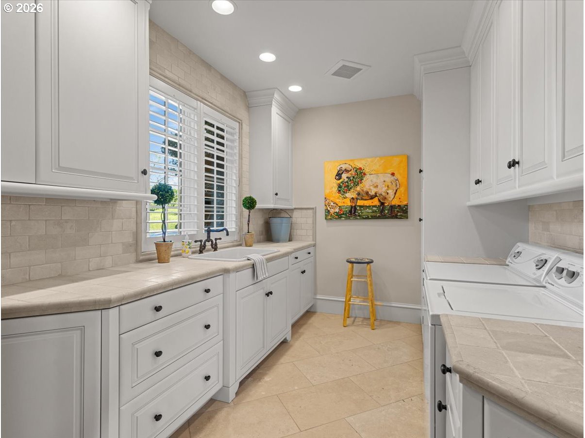 18242 South Grasle Road Oregon City, OR 97045 - Photo 12 of 48 Gallery Image 12