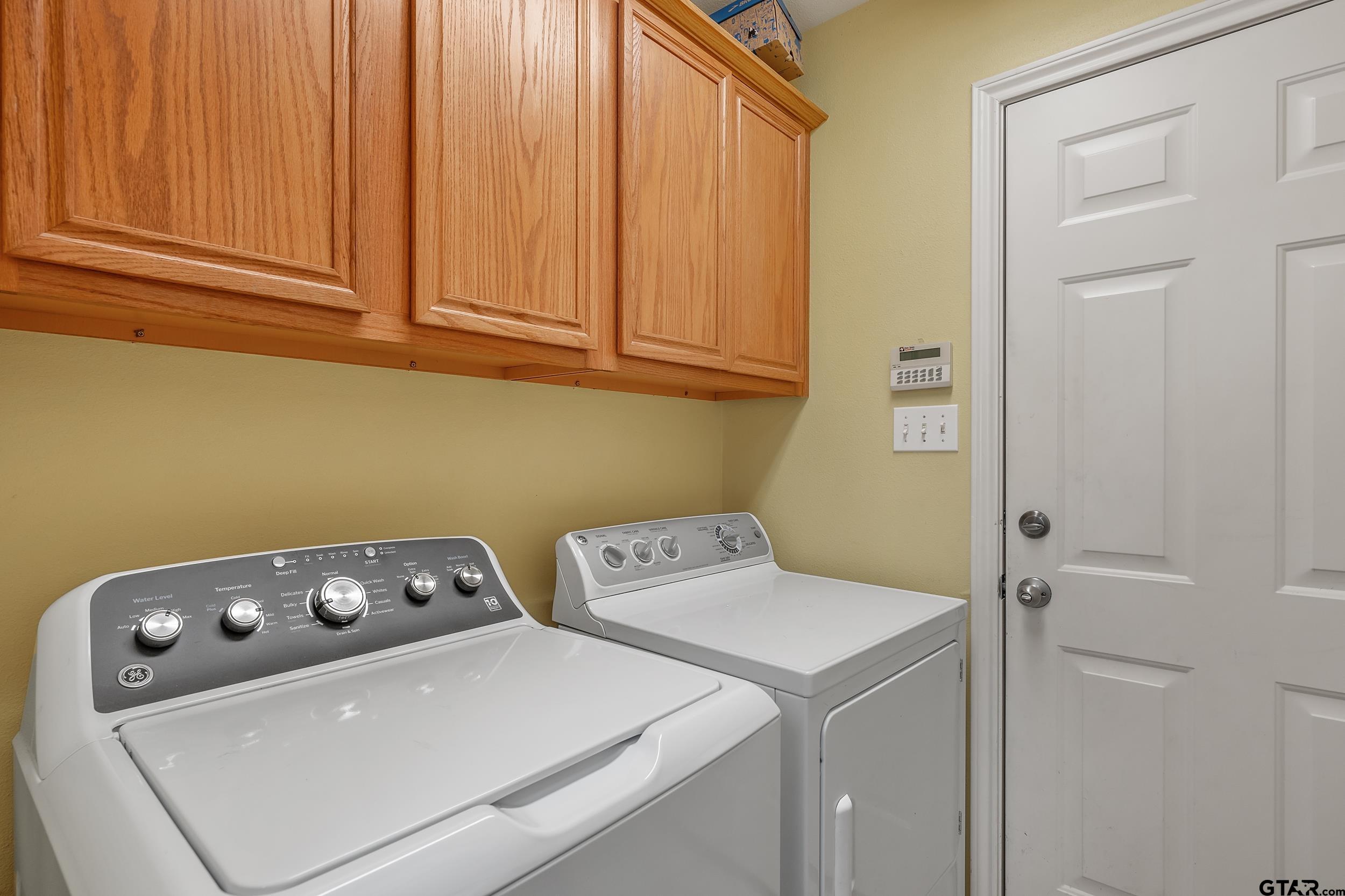 20081 Bluegrass Circle Flint, TX 75762 - Photo 4 of 24 a utility room with dryer and washer