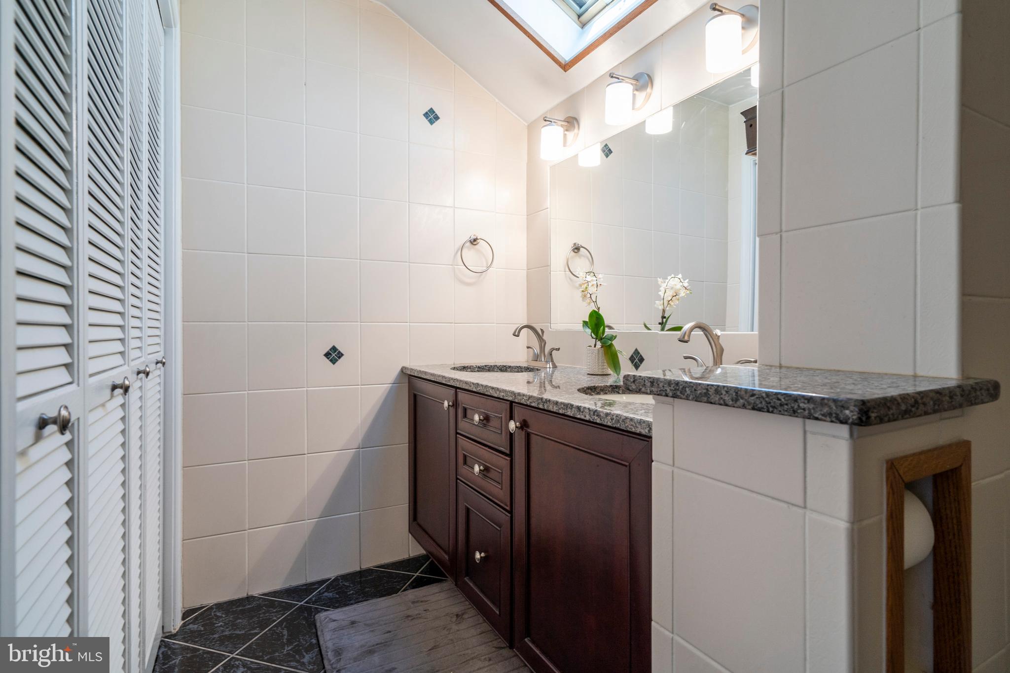 1600 Hampton Road Havertown, PA 19083 - Photo 22 of 31 Hall Bath