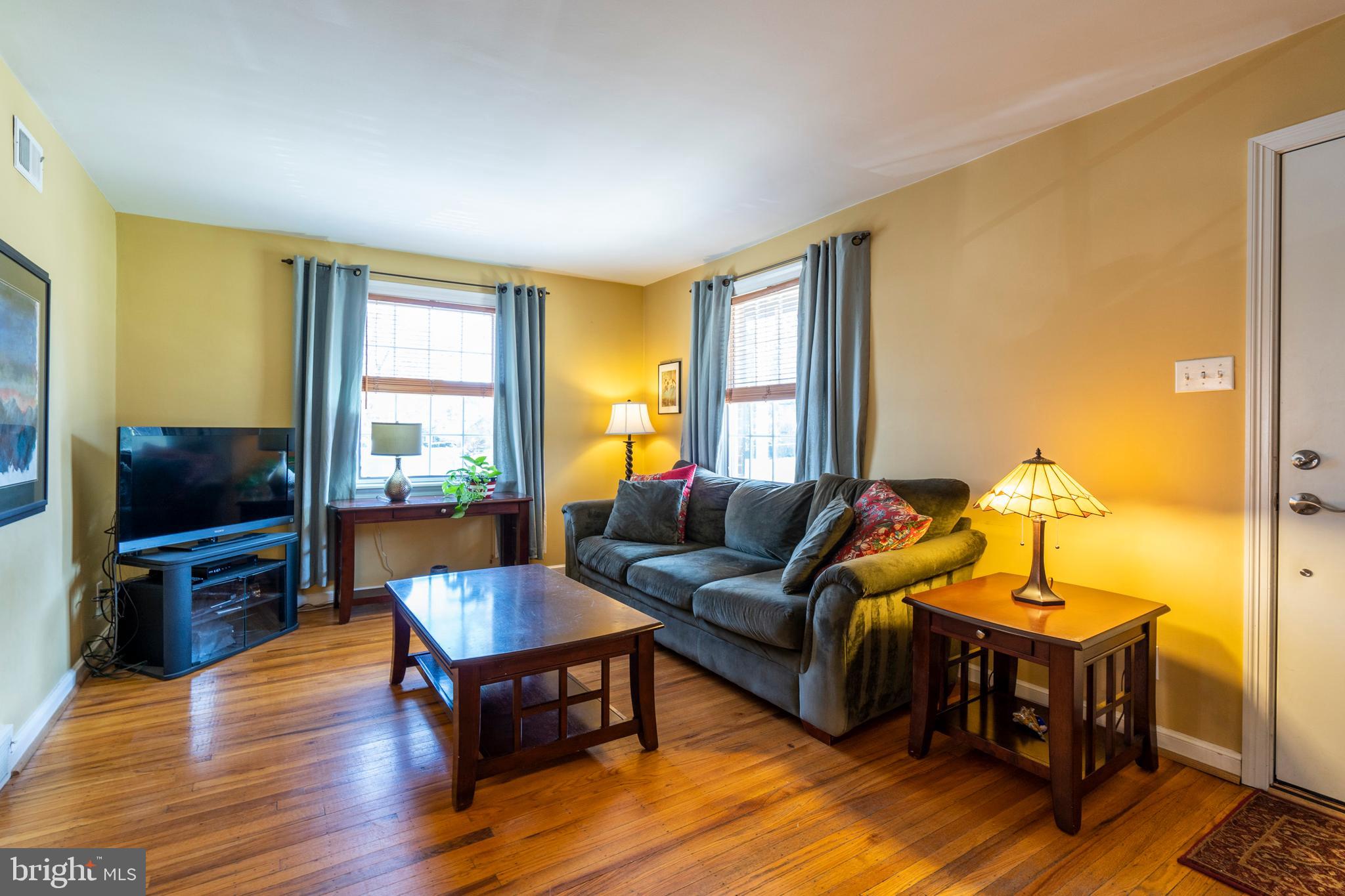 1600 Hampton Road Havertown, PA 19083 - Photo 6 of 31 Living room