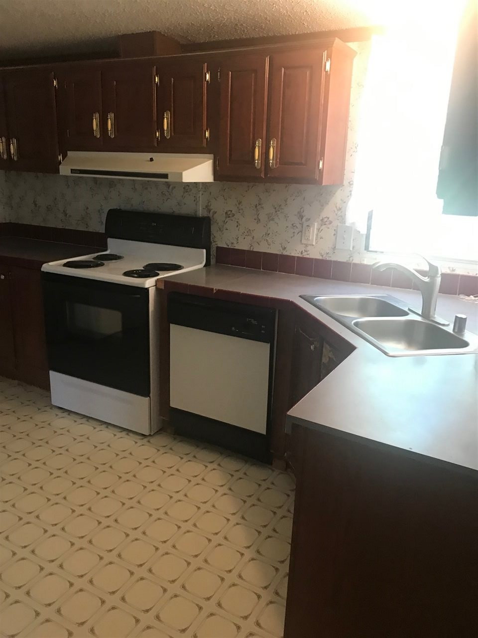 1216 Yakimas Road Raleigh, NC 27603 - Photo 6 of 8 Kitchen