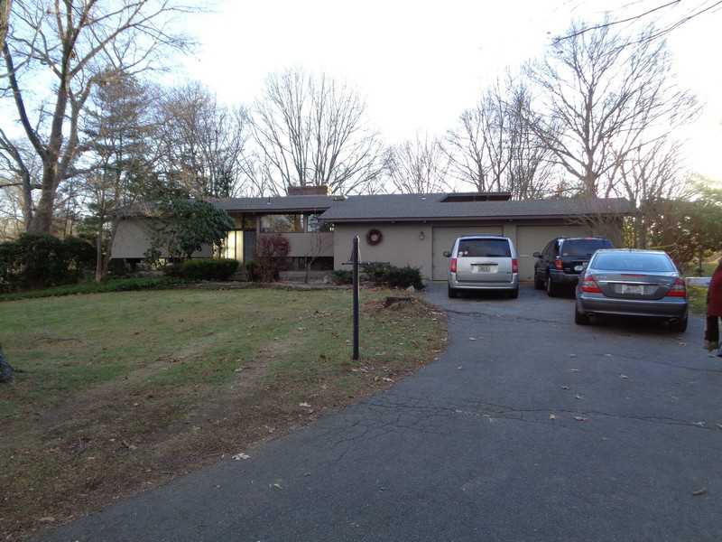 29 Pinetop Road Barrington, RI 02806 - Photo 1 of 24 Exterior Front.