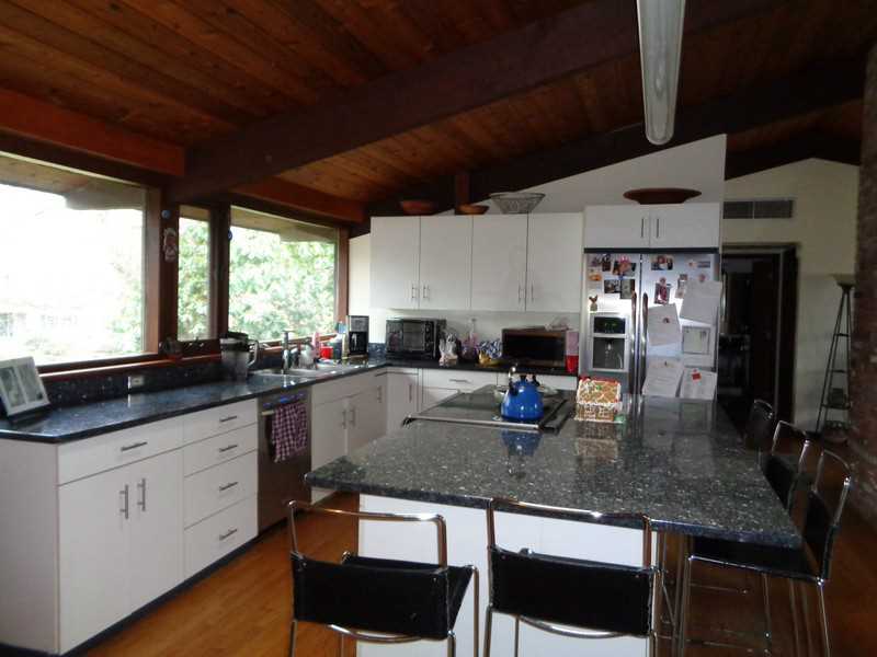 29 Pinetop Road Barrington, RI 02806 - Photo 12 of 24 Kitchen.