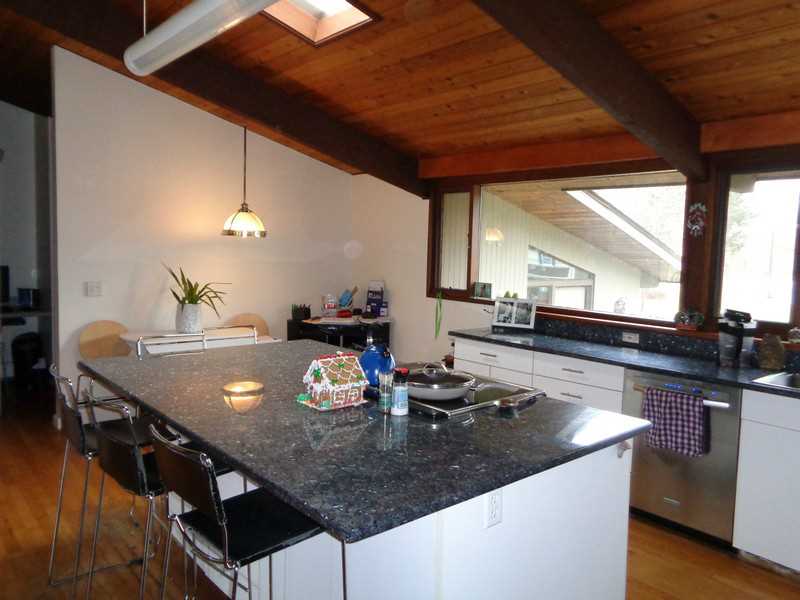 29 Pinetop Road Barrington, RI 02806 - Photo 13 of 24 Kitchen.