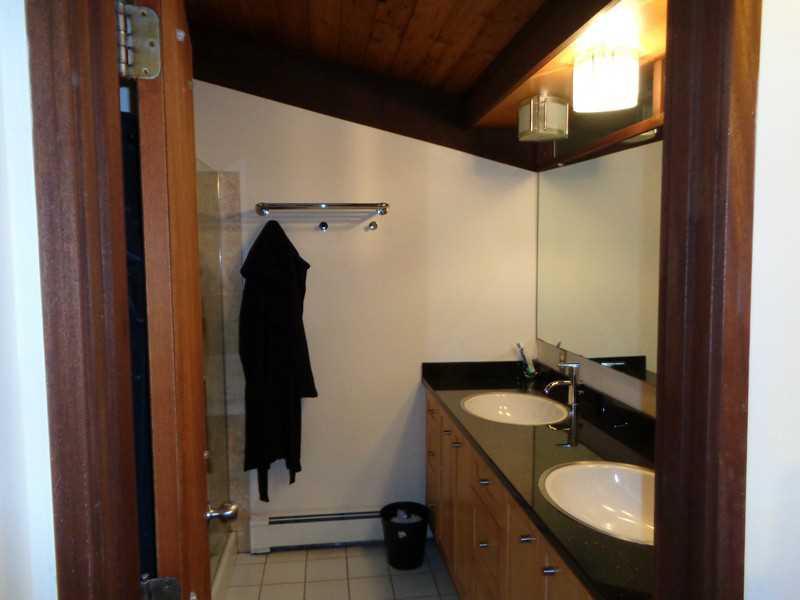 29 Pinetop Road Barrington, RI 02806 - Photo 16 of 24 Master Bath/Spa.