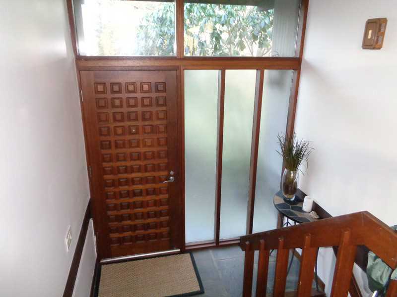 29 Pinetop Road Barrington, RI 02806 - Photo 6 of 24 Entry.