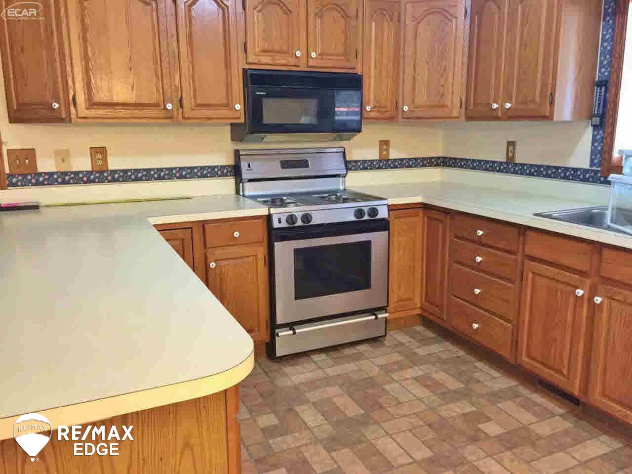 5411 North Irish Road Davison, MI 48423 - Photo 5 of 30 20459982-4.JPG